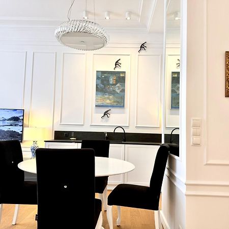 Mondrian Luxury Suites & Apartments Old Town Varsavia Esterno foto