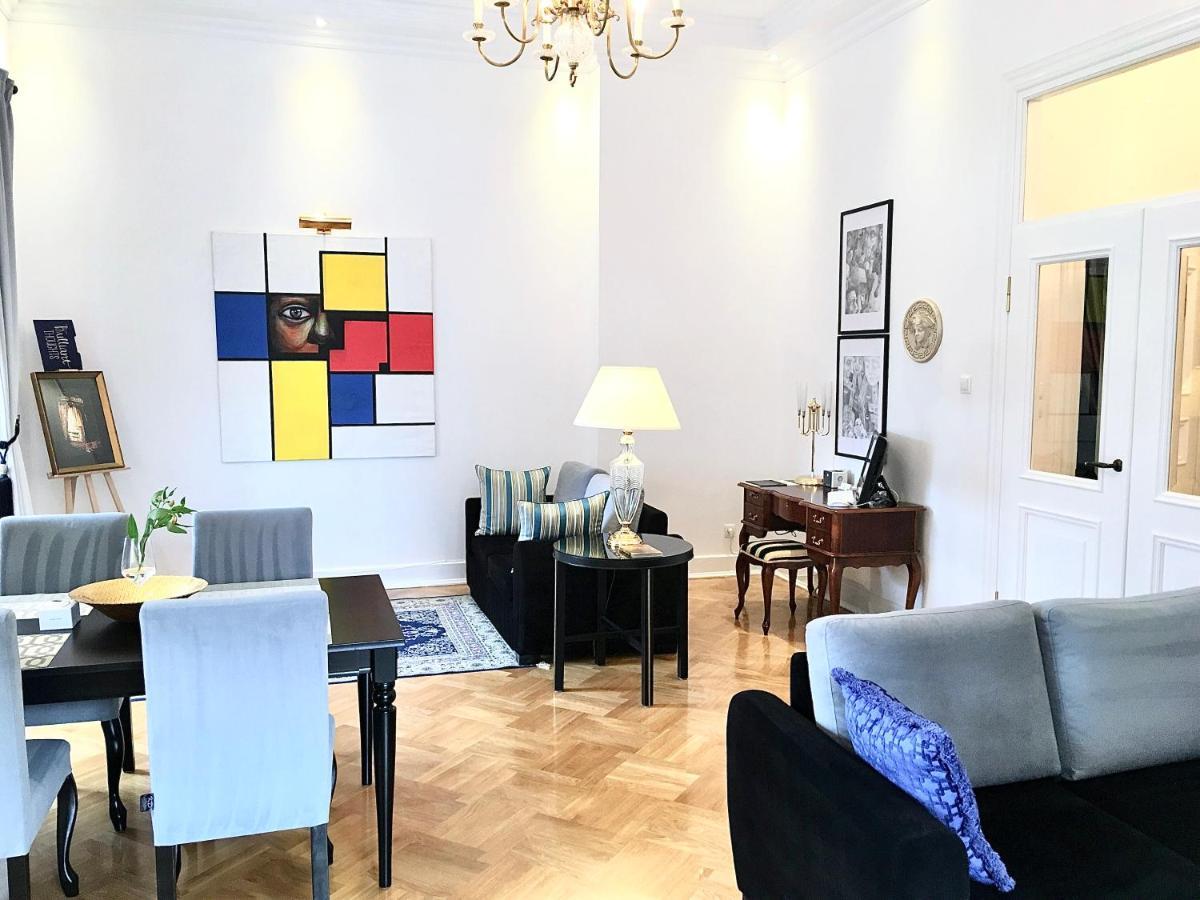 Mondrian Luxury Suites & Apartments Old Town Varsavia Esterno foto
