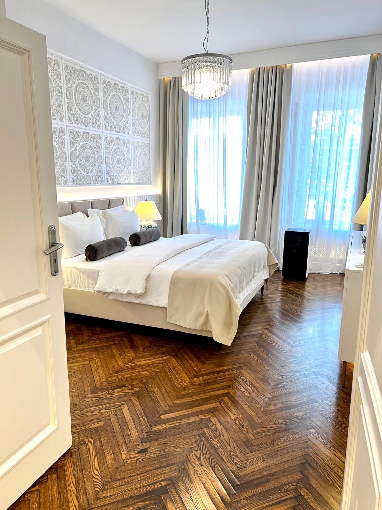 Mondrian Luxury Suites & Apartments Old Town Varsavia Esterno foto