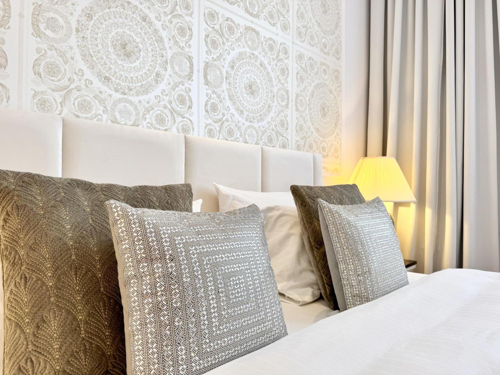 Mondrian Luxury Suites & Apartments Old Town Varsavia Esterno foto