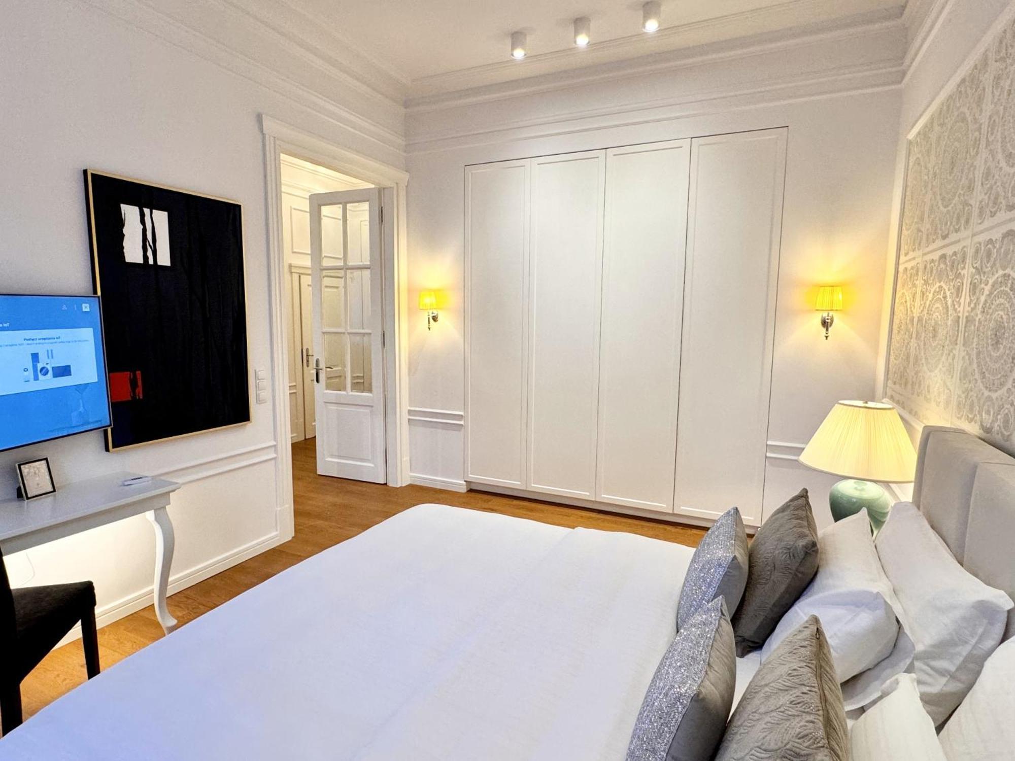 Mondrian Luxury Suites & Apartments Old Town Varsavia Esterno foto