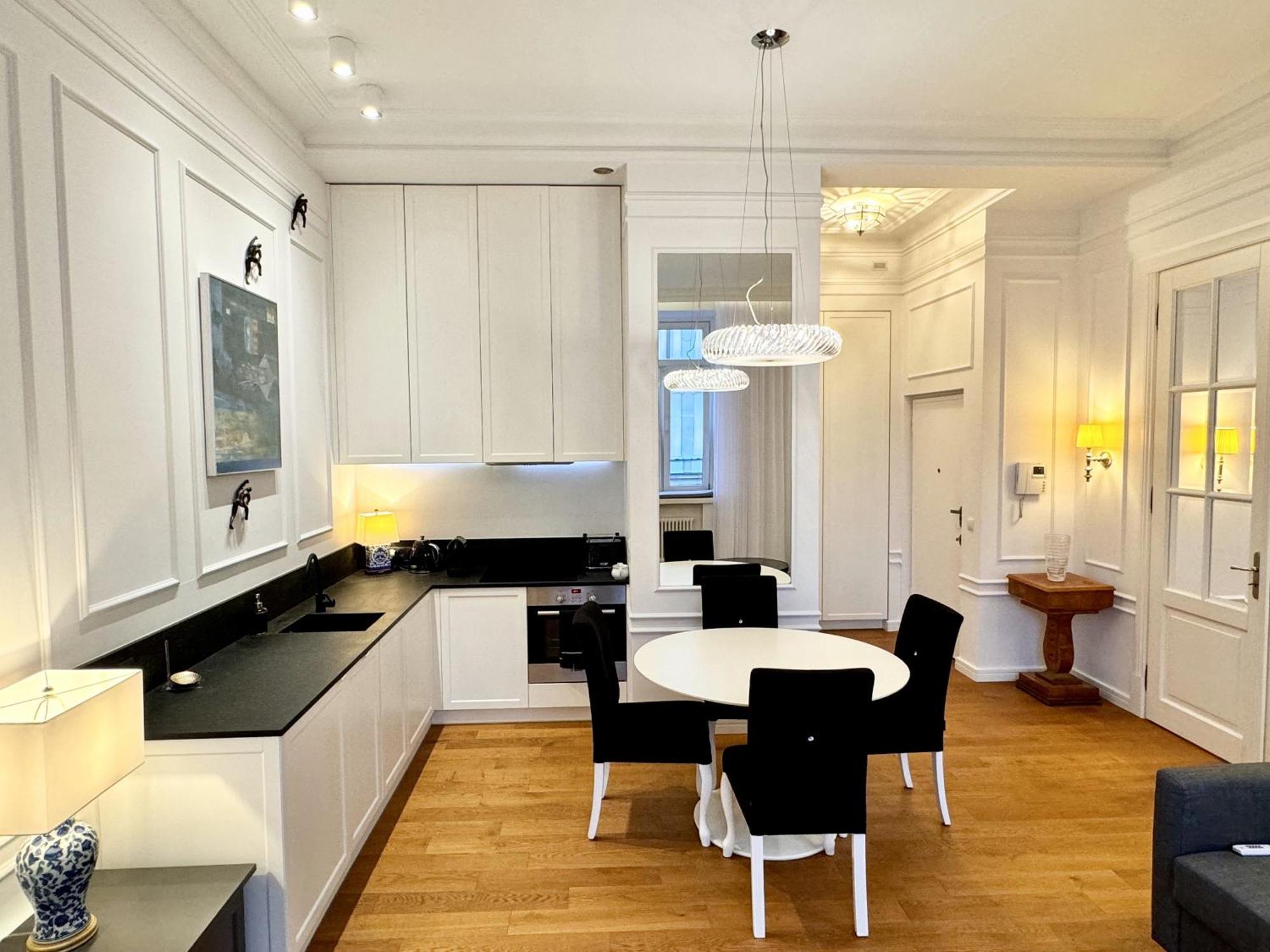 Mondrian Luxury Suites & Apartments Old Town Varsavia Esterno foto